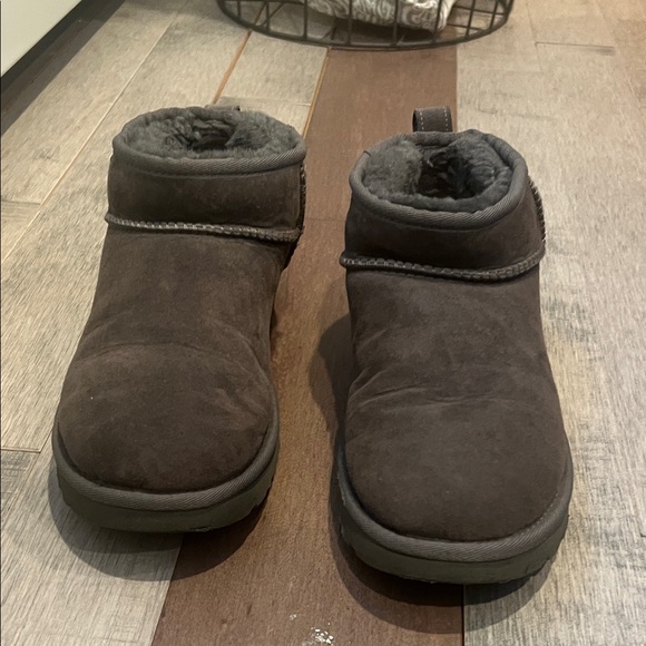UGG Women's Gray Classic Ultra Mini Ankle Boots - Picture 2 of 5